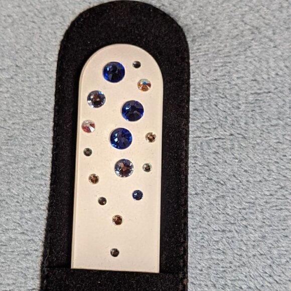 🆕7.5" White Czech Crystal Nail File W/BEAUTIFUL LIGHT & DARK BLUE SWAROV… - Picture 4 of 6